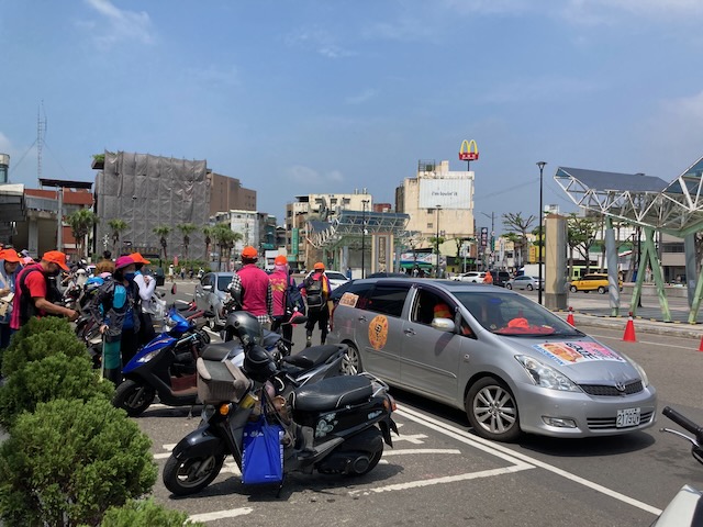 抵達彰化，出車站有熱心人的接駁車